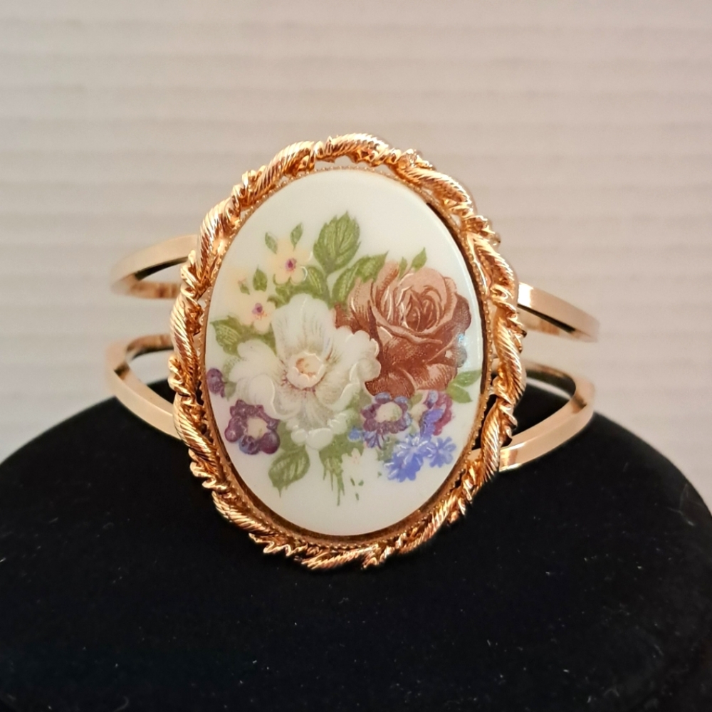 Goldtone Floral Enamel Oval Hinged Retro Bracelet